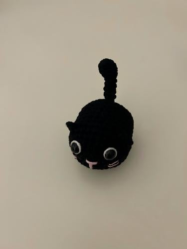 دمية قطة سوداء