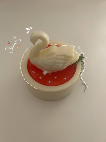 شمعة بحيرة البجعة