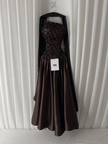 فستان سهرة بني