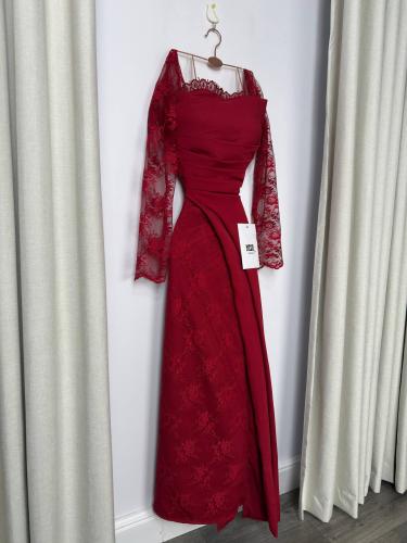 فستان ناعم مع دانتيل احمر غامق