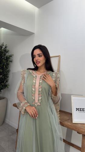 جلابية باللون التيفاني بخامة التل المطرز كبيموتر ع...