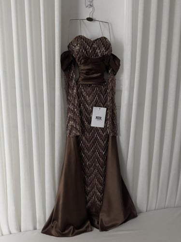 فستان سهرة بني