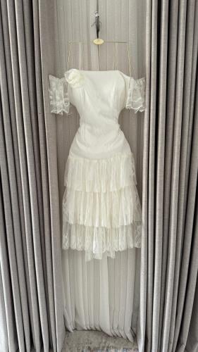 فستان دانتيل ابيض