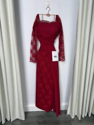 فستان ناعم مع دانتيل احمر غامق