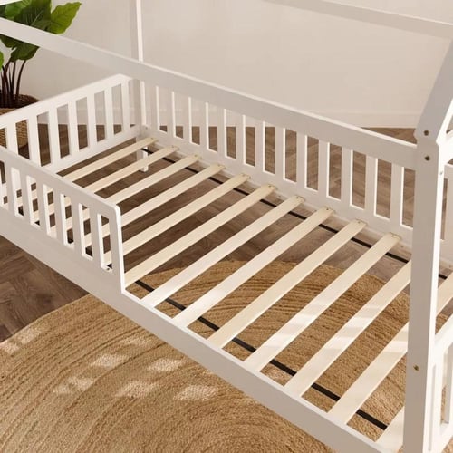 سرير أطفال مع سياج فردي خشب ابيض مصمم علي شكل منزل...