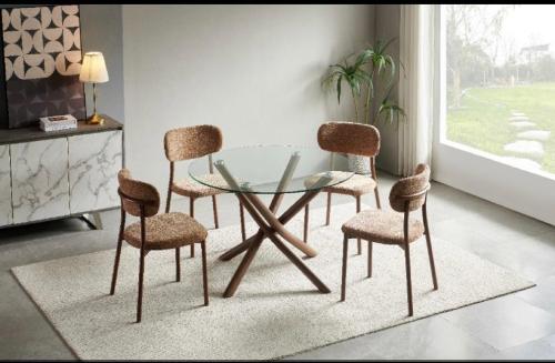 طاولة طعام زجاج دائري 4 كراسي قماش بني بتصميم عصري...