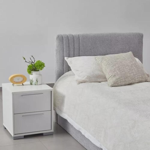 سرير فردي منجد قماش رمادي بهيكل خشب هندسي بمساحة ت...