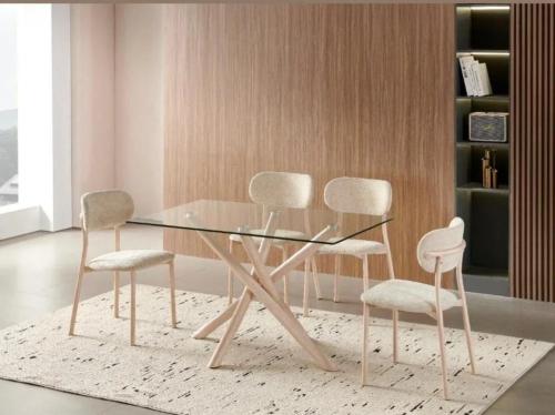 طاولة طعام مستطيلة سطح زجاجية 4 كراسي مبطنة بلون ب...