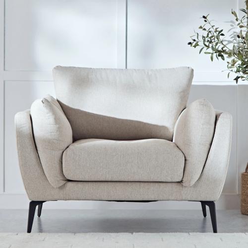 كرسي قماش بمساند ذراعين لون بيج من لوسينا