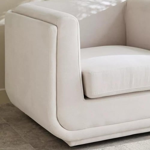 كرسي فينيتسيا بمساند ذراعين نكست قماش شانيل ناعم ل...