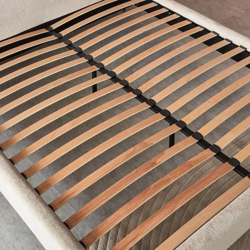 سرير كينج منجد قماش بوكليه بلون بيج من مارويل دونا