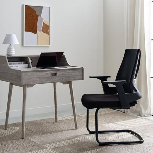 كرسي زائر بتصميم أنيق ومريح باللون الاسود- جينوا