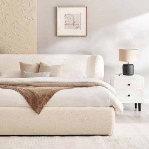 سرير أوريم منجد بقماش بوكليه بيج فاخر