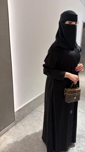 عباية لورا