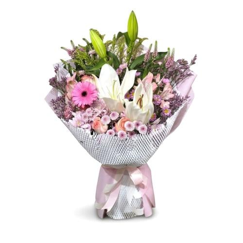 باقة ورد طبيعي فاخر بتنسيق كازابلانكا وجربيرا هولن...