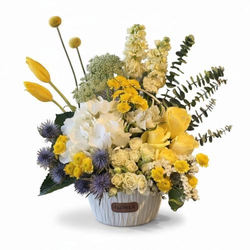 تنسيق ورد طبيعي فاخر في سلة أنيقة بتشكيلة ورد موسم...