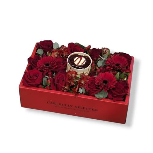 بوكس ورد طبيعي فاخر مع كيكة تنسيق راقي وتوصيل سريع