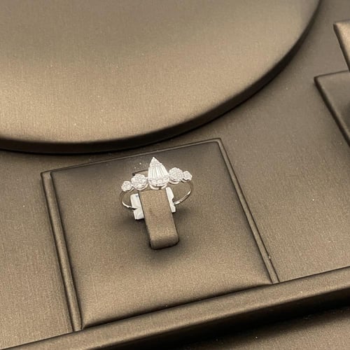 طقم ذهب عيار 18 الوزن 8.97 جرام