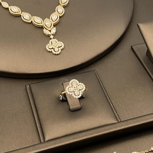 طقم ذهب عيار 18 الوزن 13.25 جرام