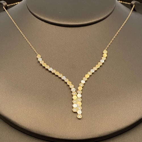 طقم ذهب عيار 18 الوزن 7.70 جرام