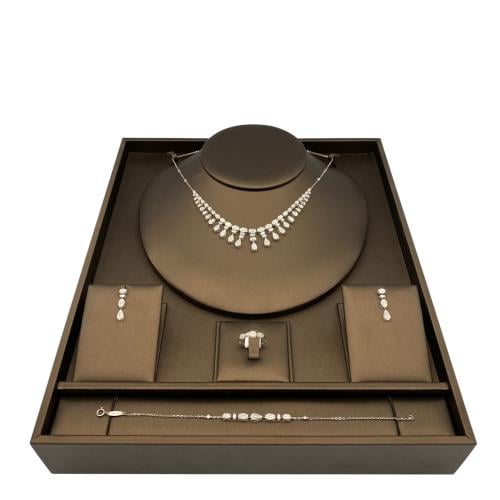 طقم ذهب عيار 18 الوزن 10.85 جرام