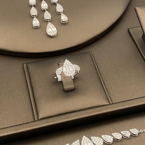 طقم ذهب عيار 18 الوزن 15.28 جرام