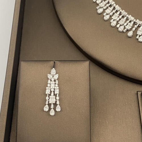 طقم ذهب عيار 18 الوزن 27.20 جرام