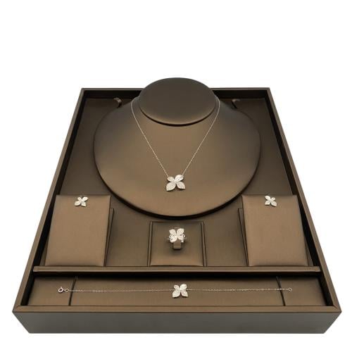 طقم ذهب عيار 18 الوزن 5.40 جرام