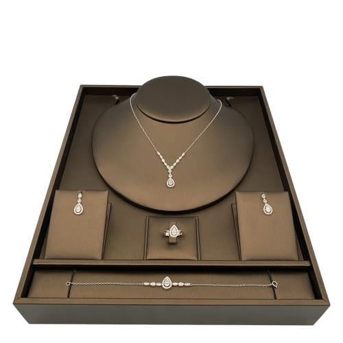 طقم ذهب عيار 18 الوزن 7.30 جرام