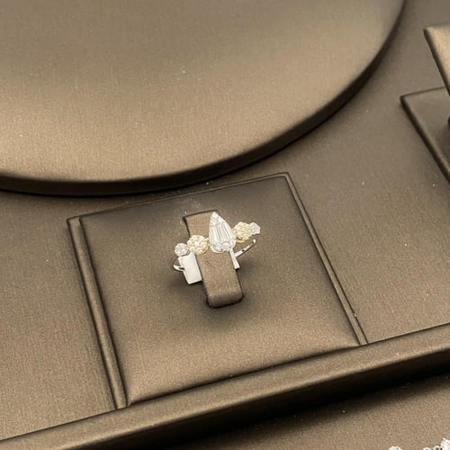 طقم ذهب عيار 18 الوزن 8.80 جرام