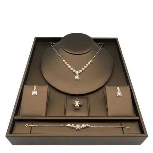 طقم ذهب عيار 18 الوزن 13.40 جرام