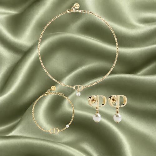 طقم CD DIOR