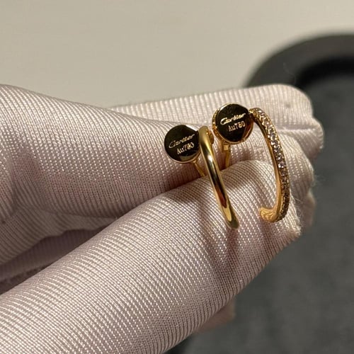 أقراط دائرية من مجموعة "جوست آن كلو"، موديل الحجم...