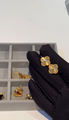 أقراط أذن فينتاج ألامبرا