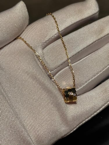 قلادة BEE DE CHAUMET | موديل الحجم الصغير