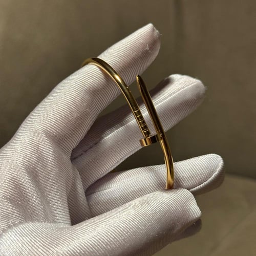 سوار من مجموعة "جوست آن كلو"