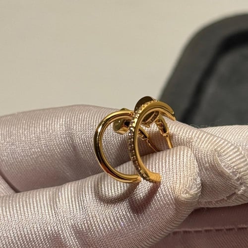 أقراط دائرية من مجموعة "جوست آن كلو"، موديل الحجم...