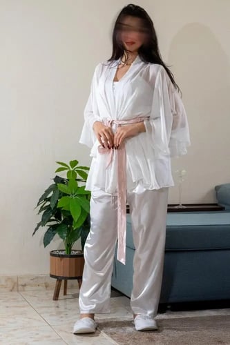 بجامه ملكي مكونه من 3 قطع(فستان داخلي +روب قصير+بن...