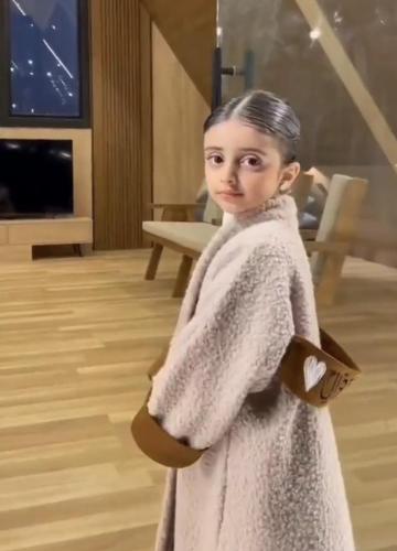 فروه صوف للأطفال بشكل كلاسيكي