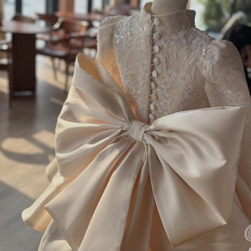 فستان شتوي مطرز بتصميم فريد