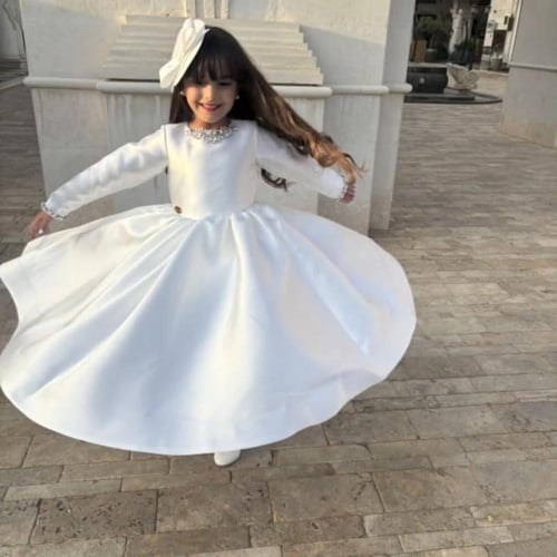 فستان أوف وايت بتصميم مميز