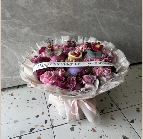 Al-Haba bouquet and cake | Gifts Jeddah