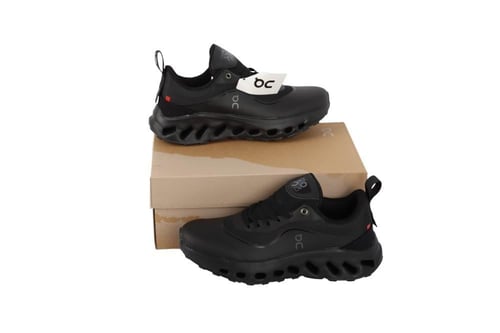 حذاء اون راننق X لويفي