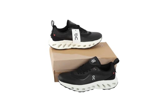 حذاء اون راننق X لويفي