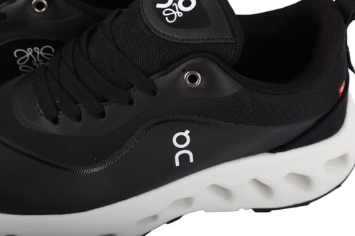 حذاء اون راننق X لويفي