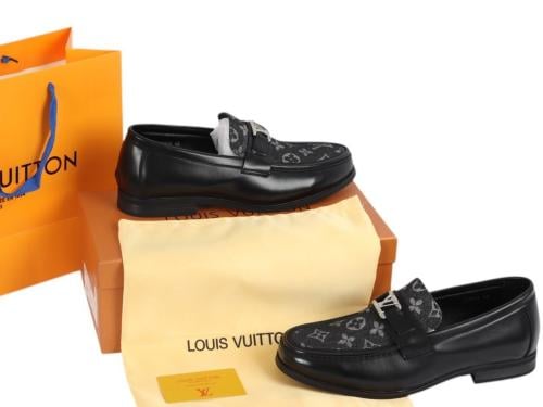 حذاء لويس فيتون Louis Vuitton Loafer أسود بنقشة مو...