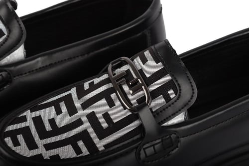 حذاء لوفر فندي