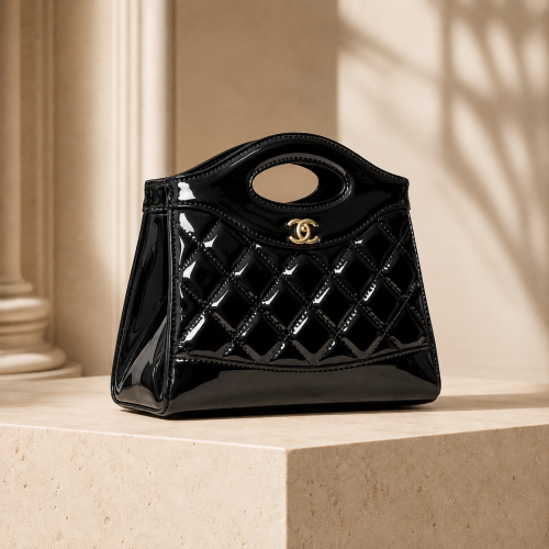 Chanel shiny bag with classic pattern – elegant black
