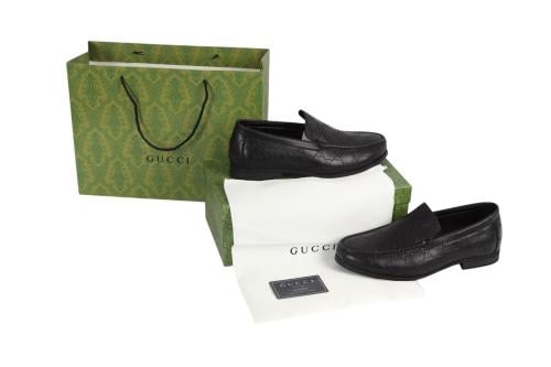 حذاء Gucci Loafer رجالي جلد أسود بنقشة GG محفورة