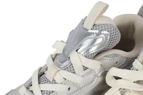 نايكي كوشلن فضي – الأناقة المريحة